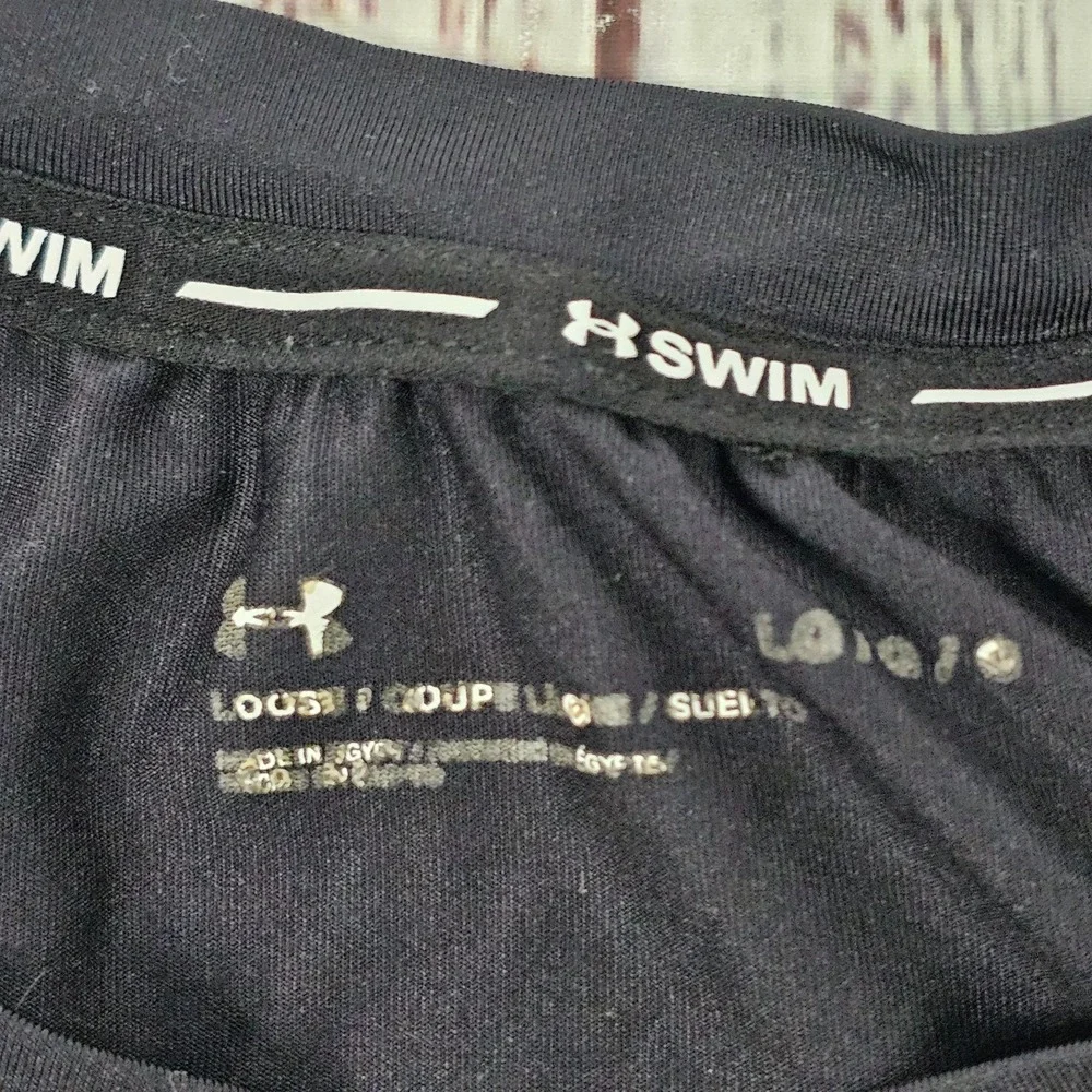 Under Armour Swim Loose Black Short Sleeve Performance Swim Shirt Youth L
